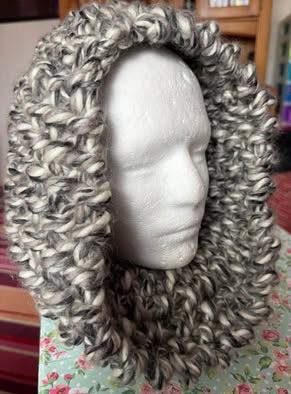 Chunky Grey & White Knitted Snood Scarf – Brand New