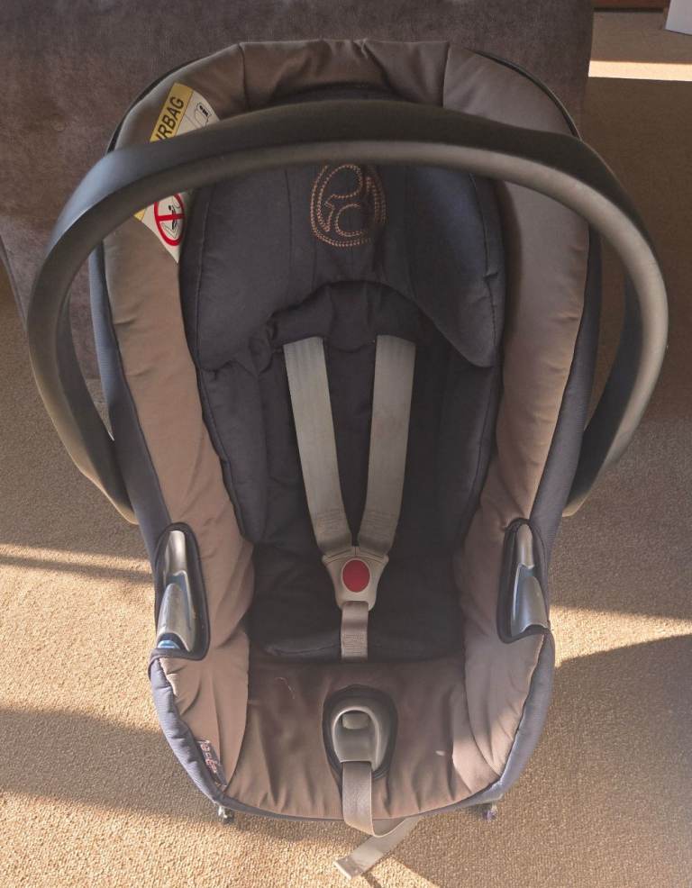 Cybex platinum baby car seat with aton Q isofix base 0 to 13kg