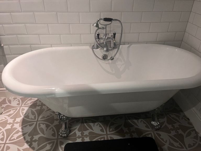 Royce Morgan Kensington BathTub with Classic Roll Top Design