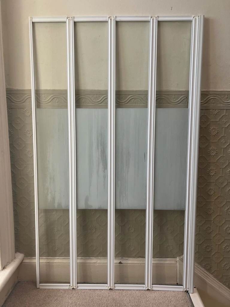 1400x840mm / 55"x33" Foldable Glass Shower Screen  USED