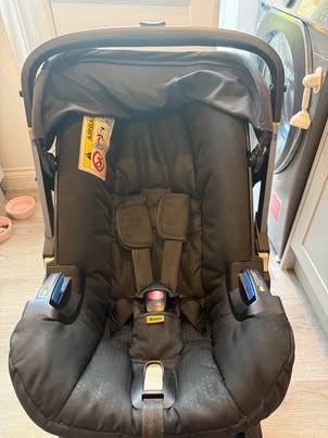 Doona Car Seat & Stroller with Two ISOFIX Base and Rain Cover