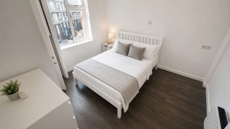 1 Bed Flat - Ocean Village - ALL BILLS INC - Available September 2026