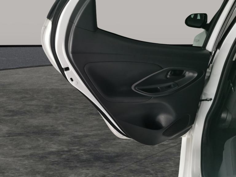 2022 Toyota Yaris 1.5 VVT-h Design Hatchback 5dr Petrol Hybrid E-CVT Euro 6 (s/s) (116 ps) -  Hat...