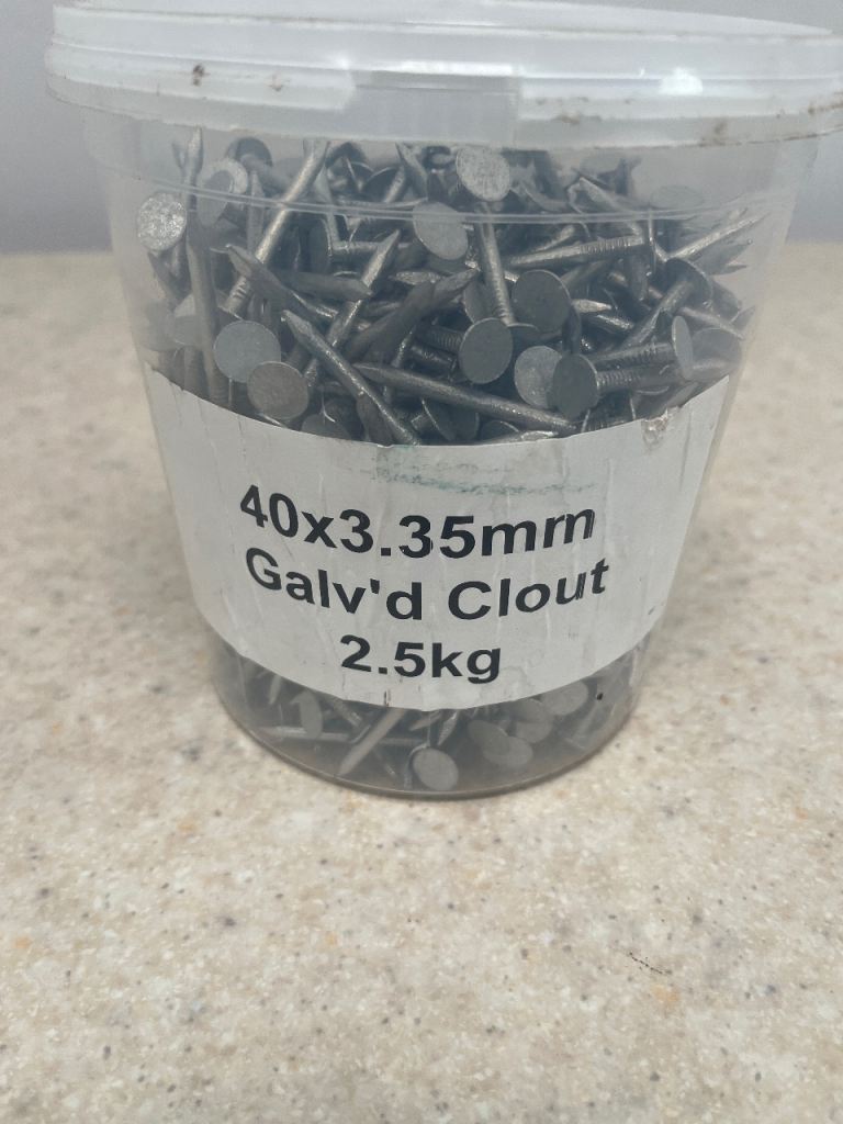 New 2.5kg Tub of 40x3.35mm Galvanised Clout Nails