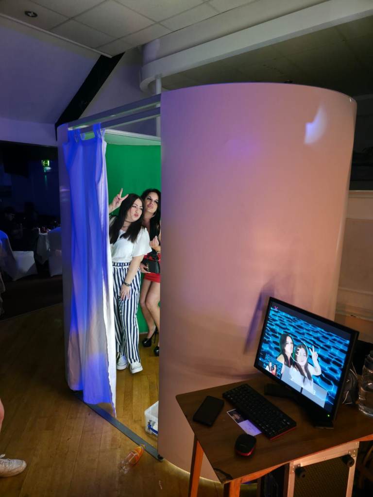 ENCLOSED PHOTO BOOTH HIRE, UK WIDE