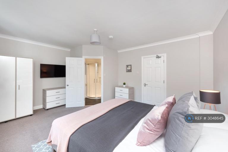 1 bedroom in Mountcombe House, London, SW19 (#3048645)