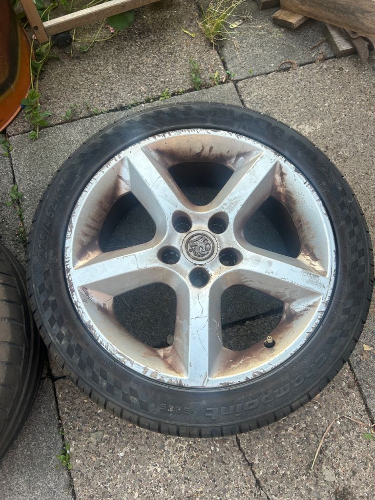 Vauxhall alloy 17inch 5 stud
