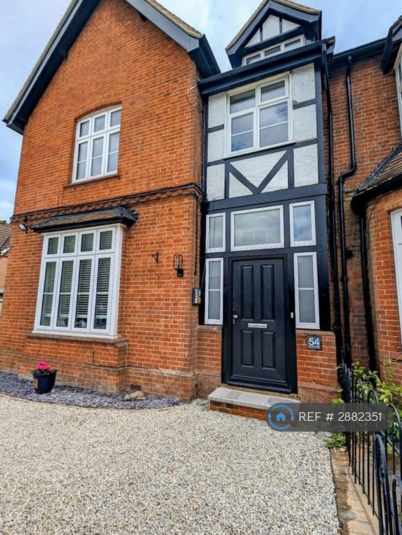 2 bedroom flat in Bonehurst Road, Horley, RH6 (2 bed) (#2882351)