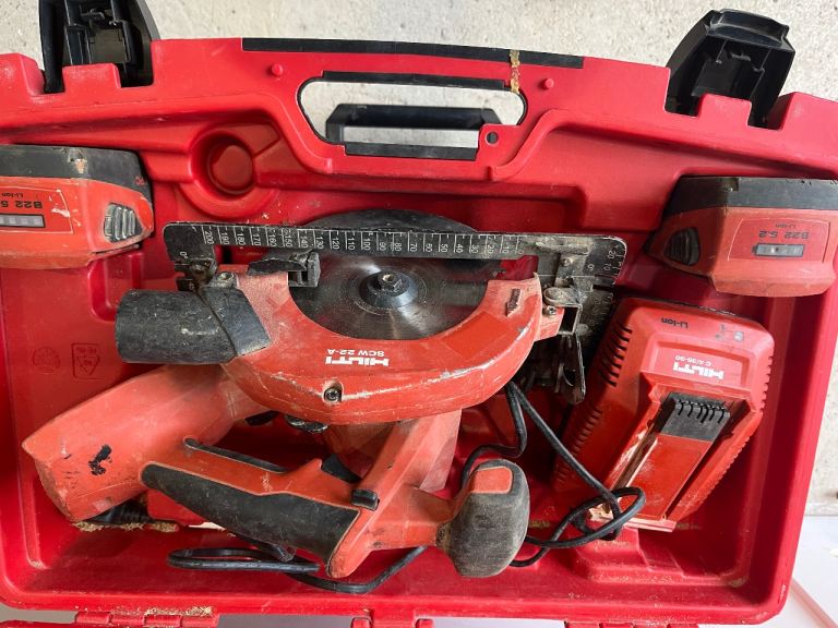 Hilti Circular Saw with Batteries and Charger – Good Condition