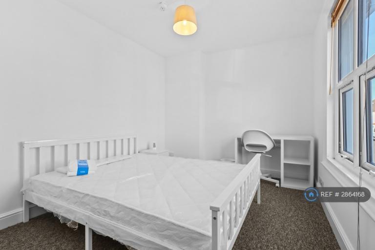 1 bedroom in St. Leonards Road, Eastbourne, BN21 (#2864168)
