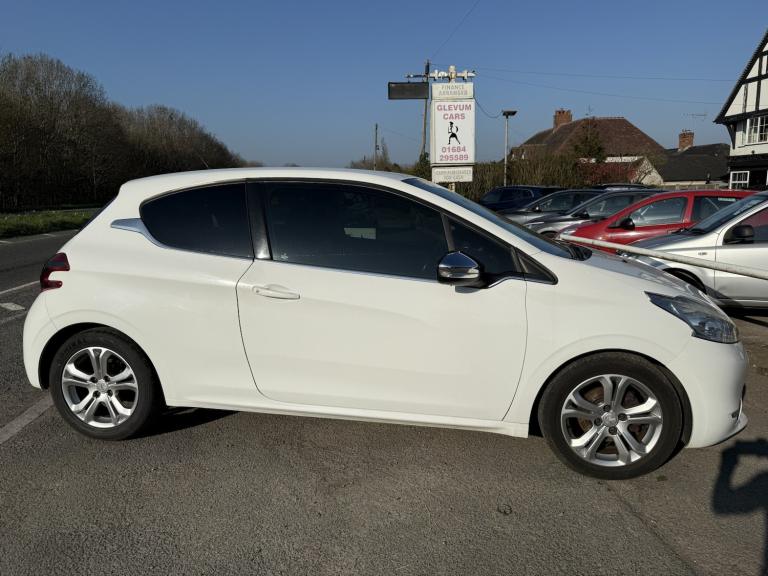 PEUGEOT 208 1.4 HDi Allure White Manual Diesel 2013