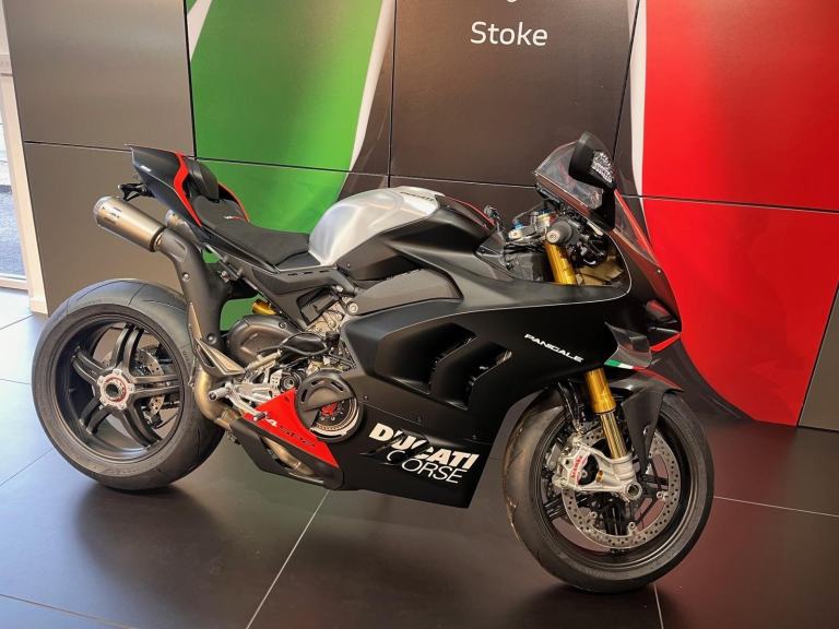 PANIGALE V4 SP 2 2022 BIKE ZERO MILES COVERED FULL AKRAPOVIC EXHAUST FITTED