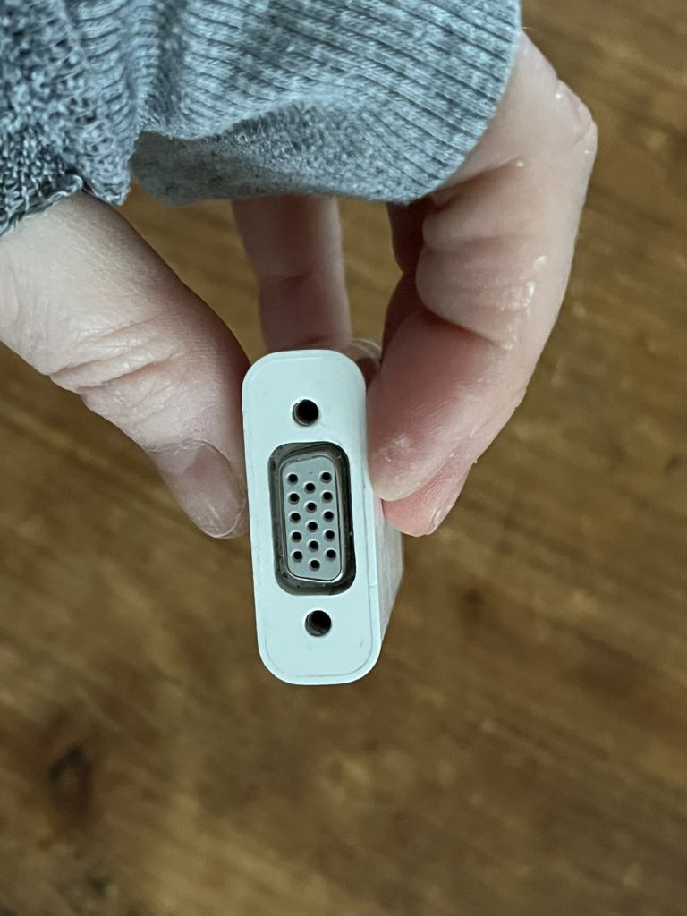 Mini DisplayPort to VGA adapter