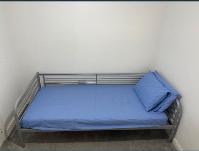 Large Single room in Whitehouse Milton Keynes, close to City centre, train station, open university 
