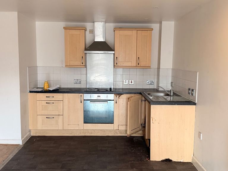 📍 Nottingham City Centre NG1 – Newly Refurbished Flat with Parking