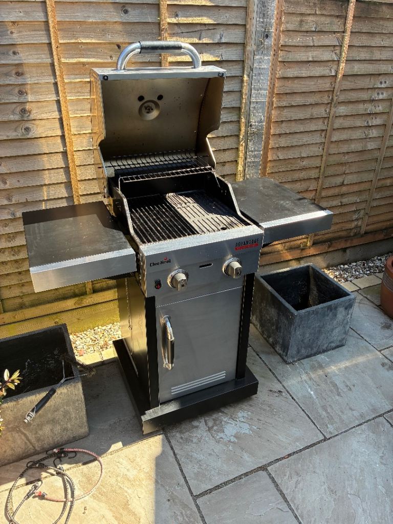 Char-Broil Advantage gas BBQ 2 burner