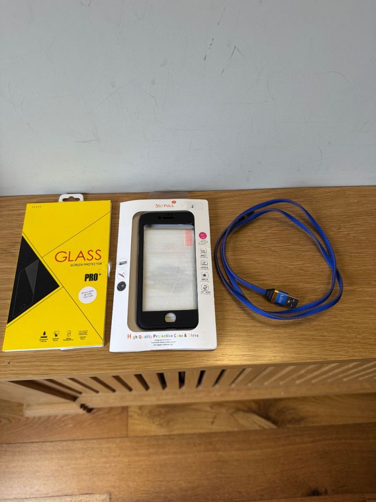 iPhone 6/7/8 360 protective phone case & extra protective screen & charging cable.