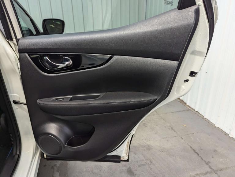 2015 Nissan Qashqai 1.5 Qashqai N-Tec+ dCi 5dr SUV Diesel Manual