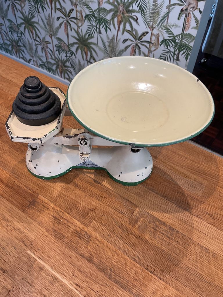 The Popular Vintage Kitchen Scales with weights