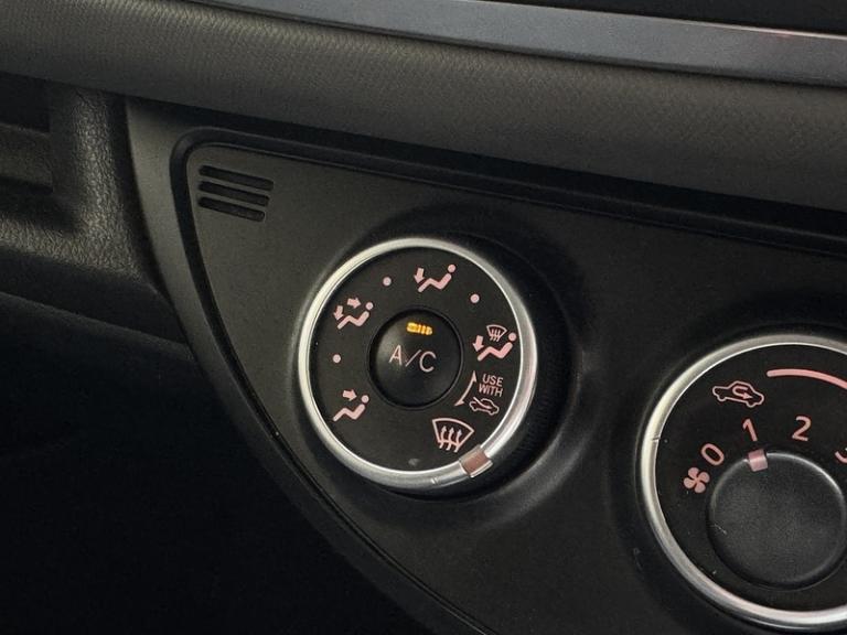 2016 Toyota Yaris Dual VVT-i Design Hatchback Petrol Manual