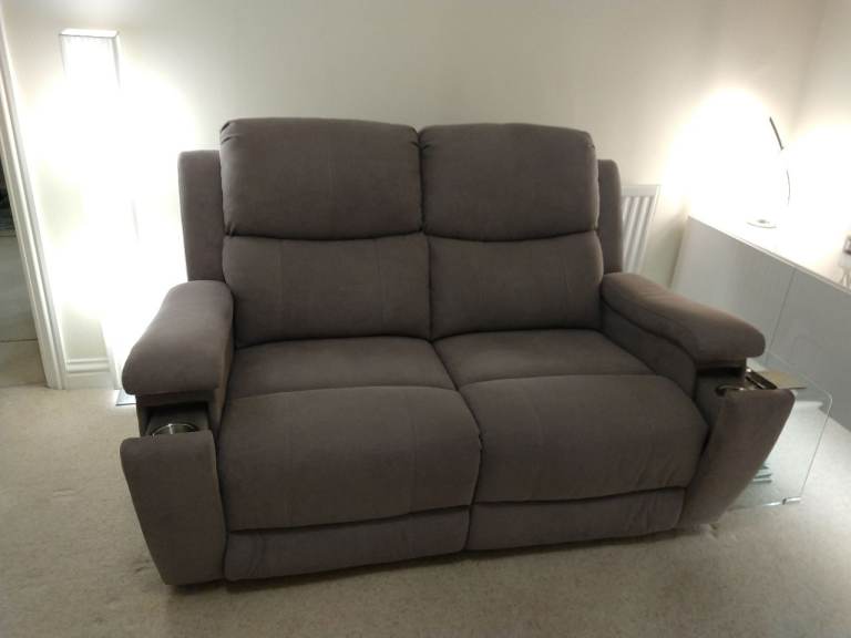 2-SEATER HIGH BACK RECLINER SOFA, MANUAL RECLINE. MID GREY, CONCEALED CUP/REMOTE HOLDERS, VGC