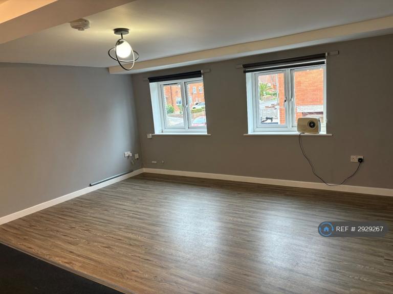 1 bedroom flat in Westfield Road, Yeovil, BA21 (1 bed) (#2929267)