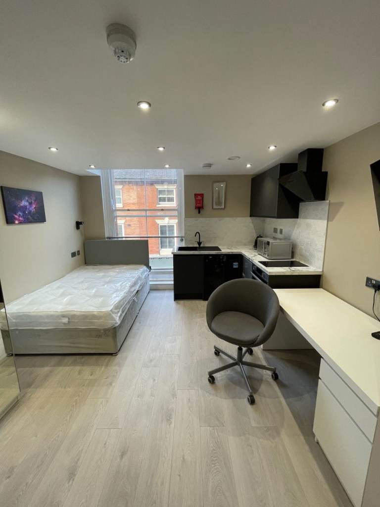 Separate Studio Flat for rent NG1 3AL