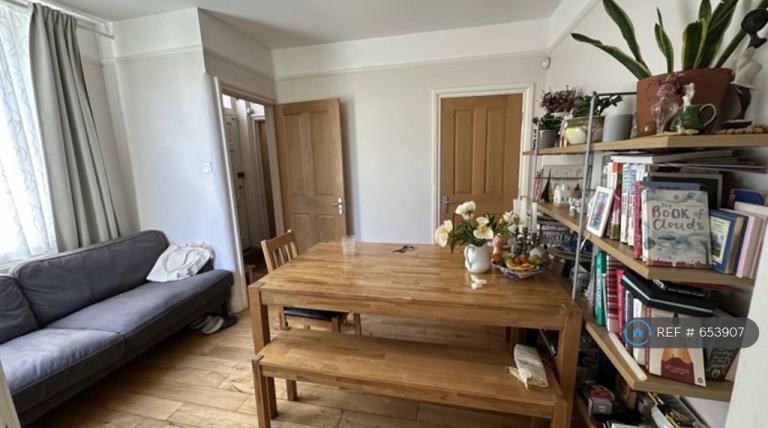 1 bedroom in Parkfield Road, London, NW10 (#653907)