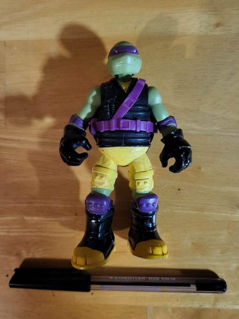 2012 Playmates TMNT Teenage Mutant Ninja Turtle Mutagen Ooze Scoopin Donnie Figure. Good condition.