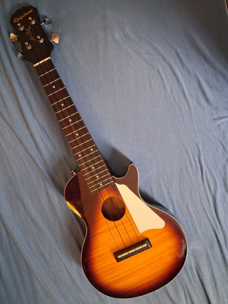 Epiphone Les Paul Electro-Acoustic Concert Ukulele with Gig Bag