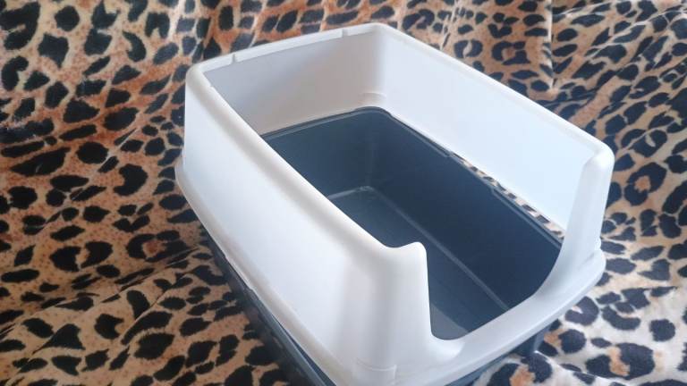 Cat litter box large size new never used £15
