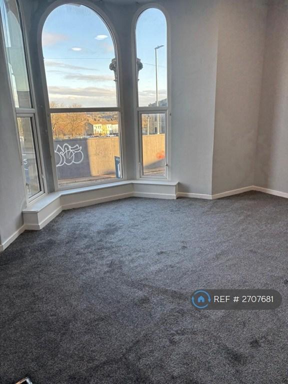 Studio flat in Fitzwilliam St, Huddersfield, HD1 (#2707681)