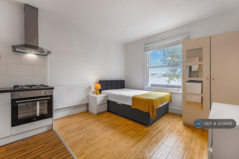 Studio flat in Chichele Road, London, NW2 (#2538421)
