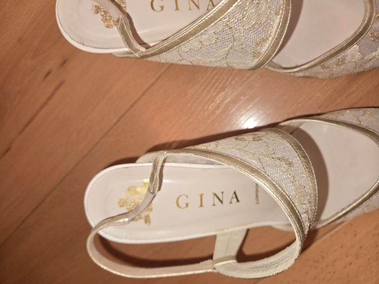 Gina cream with gold Lace Slingback Heels – Good Condition