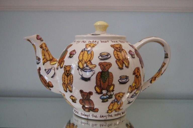 CARDEW DESIGN COLLECTABLE 2LTR CHINA LARGE TEDDY-TEA TEAPOT
