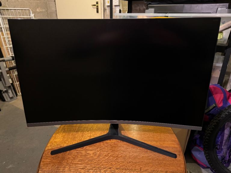 image for For Sale: Samsung C32R500FHU Curved Monitor (32")
