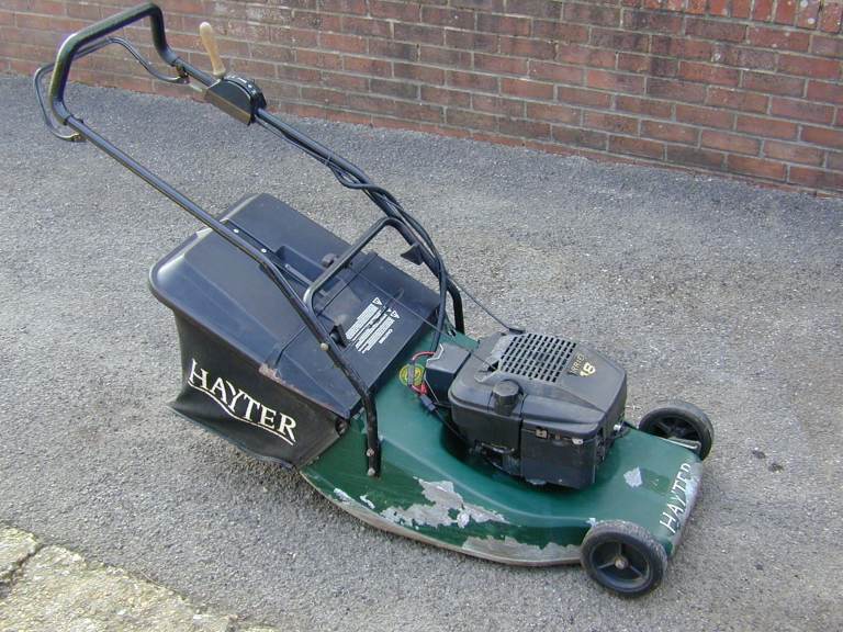 Hayter Harrier 48 Quantum lawn mower