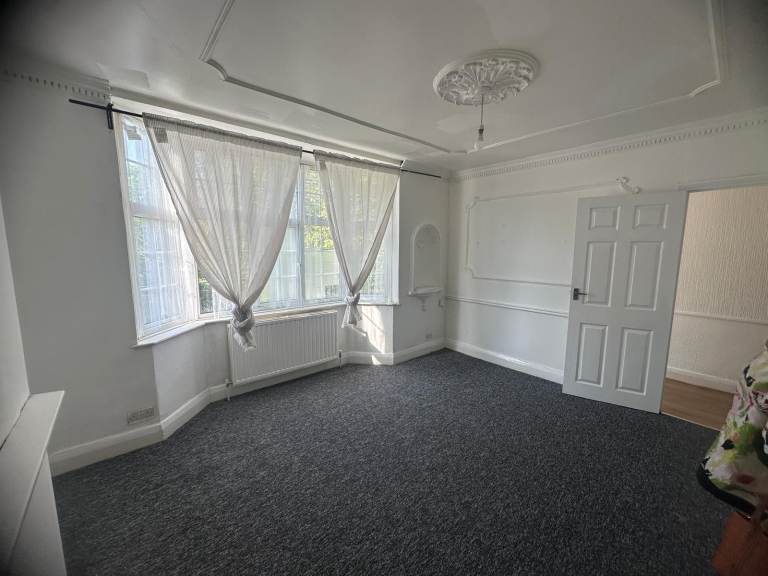 Discover a delightful 2-bedroom F/F flat for rent on Faircross Avenue, Barking, IG11 