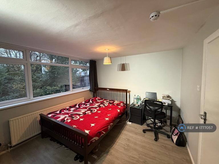 1 bedroom in Roxeth Hill, London, HA2 (#1777057)