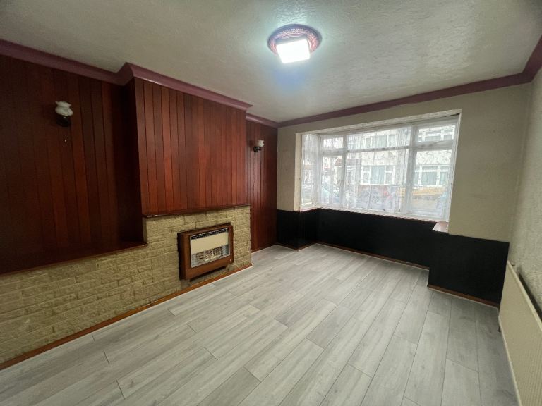 4 Excellent Large Bright Double Bed rooms 3mins to the train station