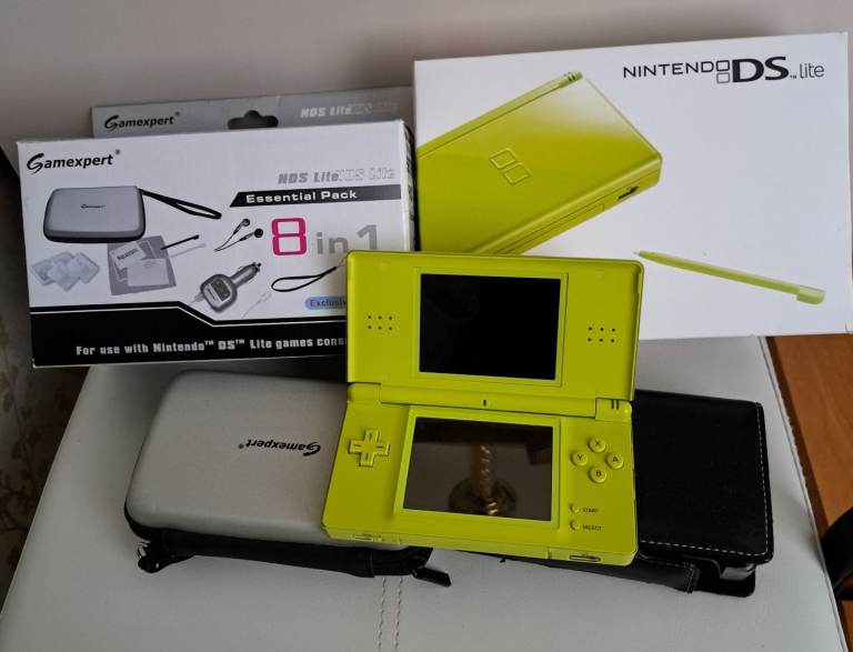 Nintendo DS Lite + Games