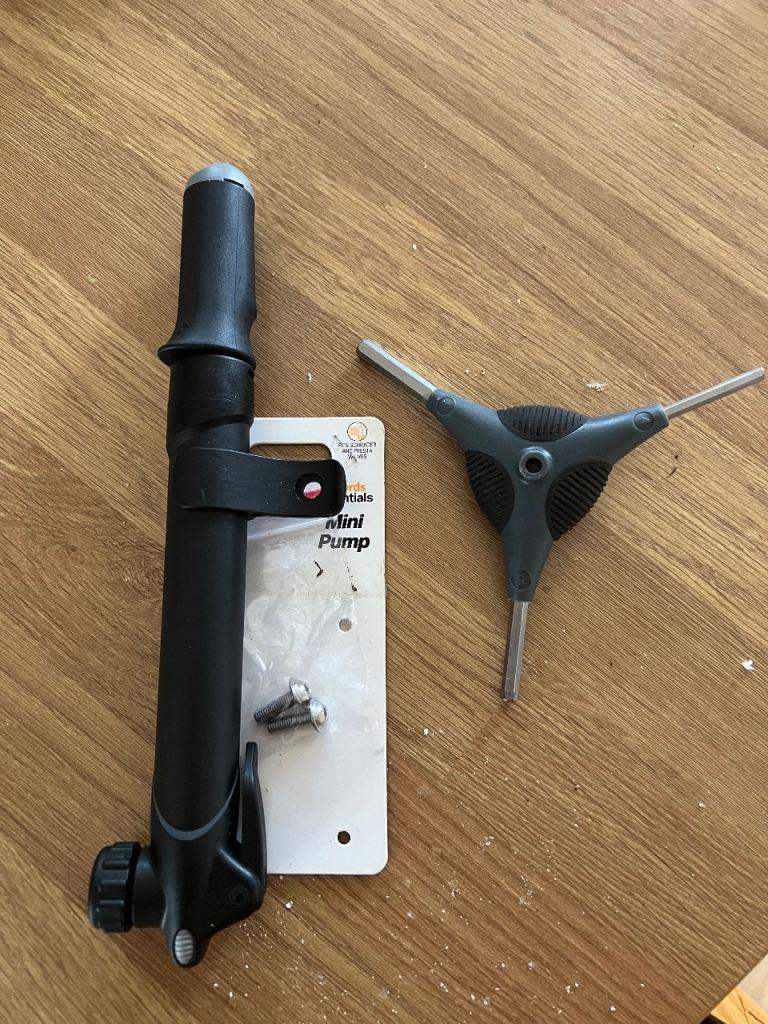Bike pump and Allen key