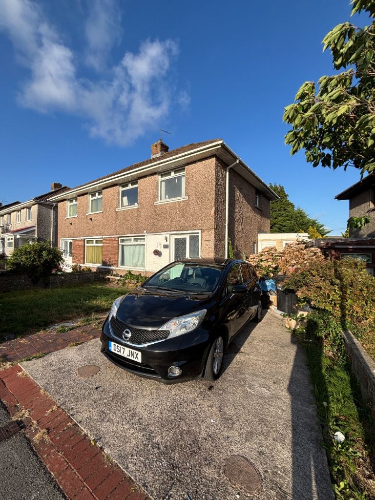 3 Bedroom semi detached house in Bridgend for sale! 