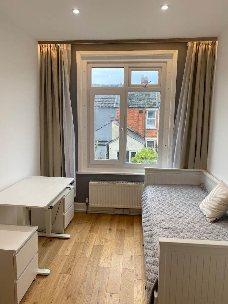 Room for Quiet Working Professional in Dunbar Road