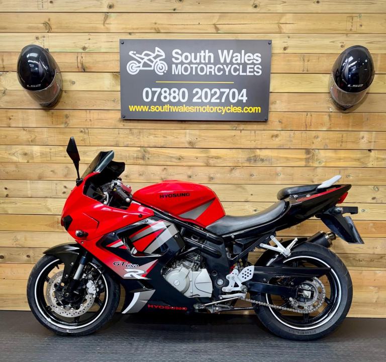 Hyosung GT 650 R : 2010 model : JUST 5481 MILES