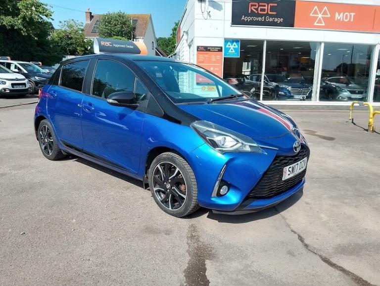 2017 Toyota Yaris VVT-i Blue Bi-Tone Hatchback Petrol Manual