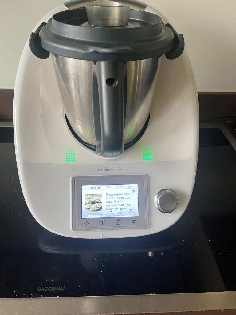 Termomix TM5 WITH some Accessories - no Varoma. Good condition, recent new blade