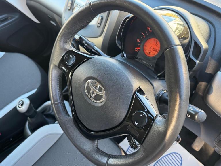 2014 Toyota AYGO 1.0 VVT-i X-Play 3dr HATCHBACK PETROL Manual