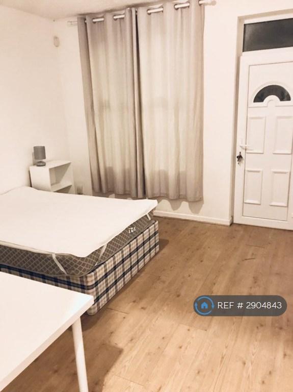 1 bedroom in Exeter Road, Nottingham, NG7 (#2904843)