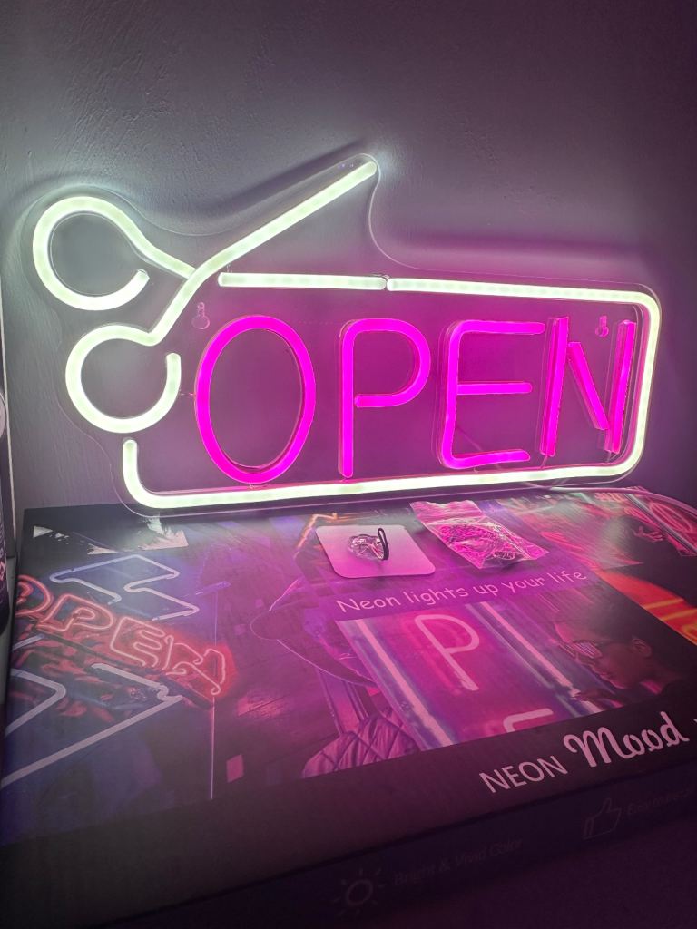 LED Neon sign ‘Open’ for hairdressers